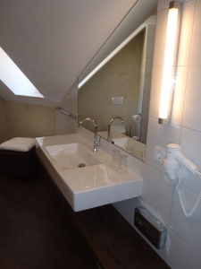 Waschtisch Duravit Vero und Hansgrohe Talis Armatur
